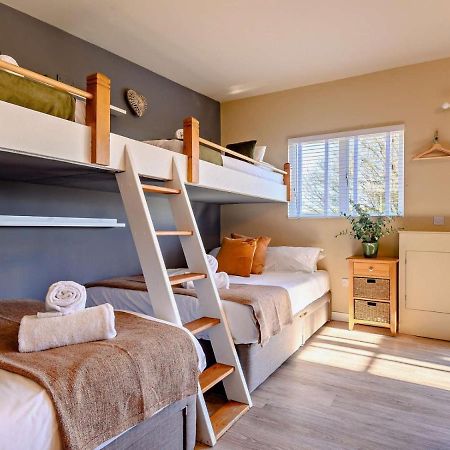 Wisteria View With Hottub & Cabin Sleeps 20 チッペナム エクステリア 写真