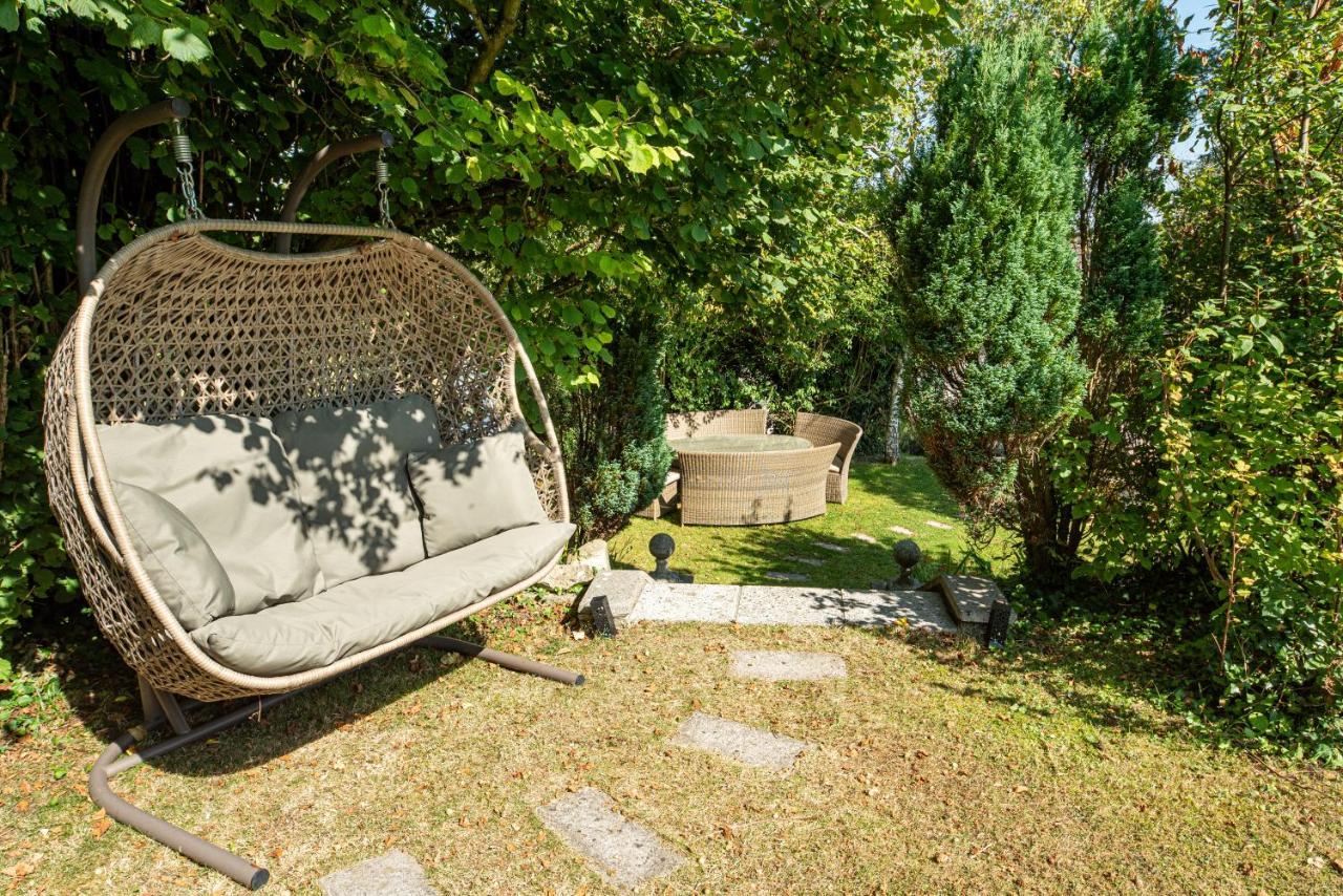 Wisteria View With Hottub & Cabin Sleeps 20 チッペナム エクステリア 写真