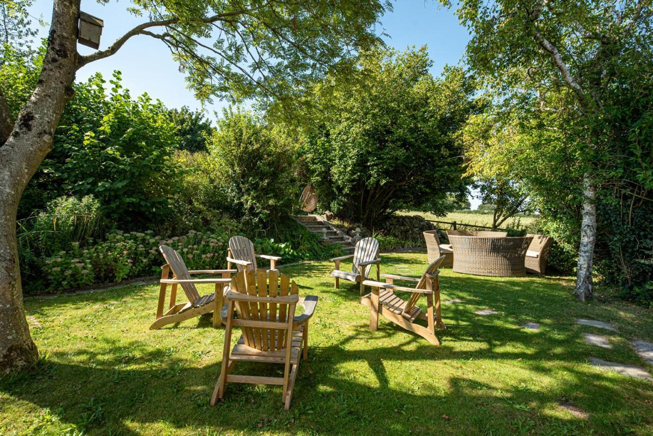 Wisteria View With Hottub & Cabin Sleeps 20 チッペナム エクステリア 写真