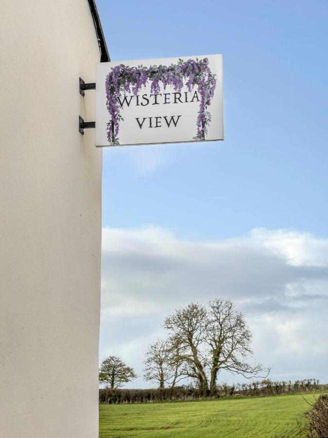 Wisteria View With Hottub & Cabin Sleeps 20 チッペナム エクステリア 写真
