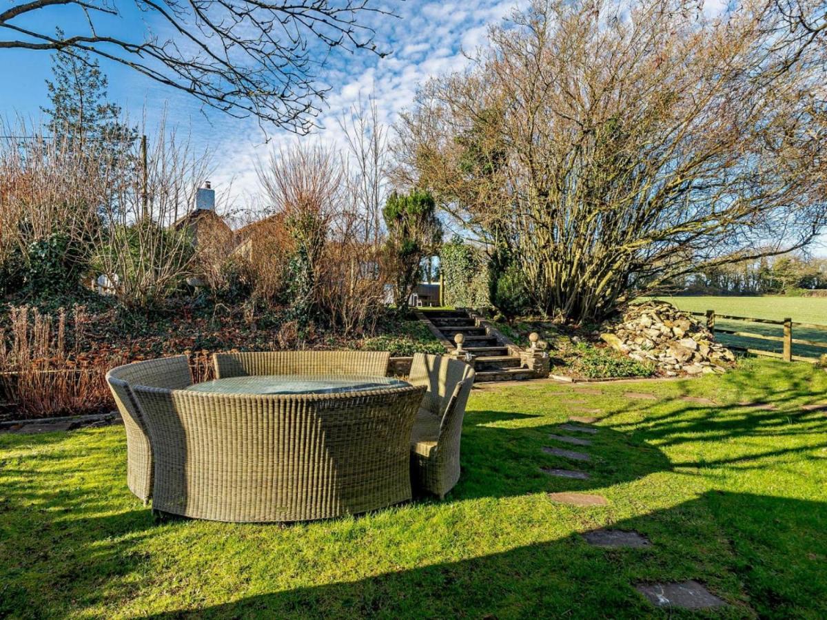 Wisteria View With Hottub & Cabin Sleeps 20 チッペナム エクステリア 写真